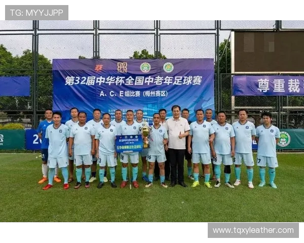 大连可为奔赴梅州横陂足球小镇，全队进入中冠联赛最后冲刺